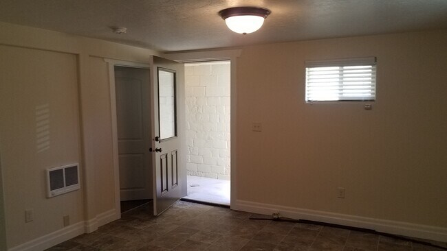Building Photo - Move-In Discount - 2 Bedroom 1 Bath Baseme...