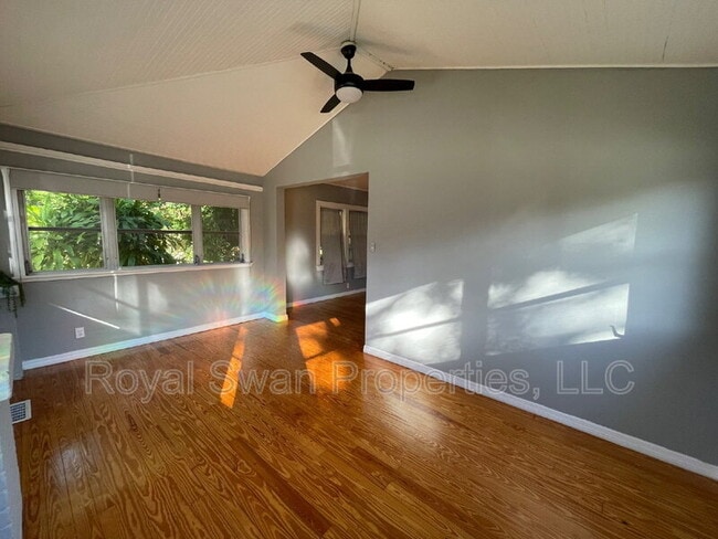 Building Photo - 924 Vistabula St