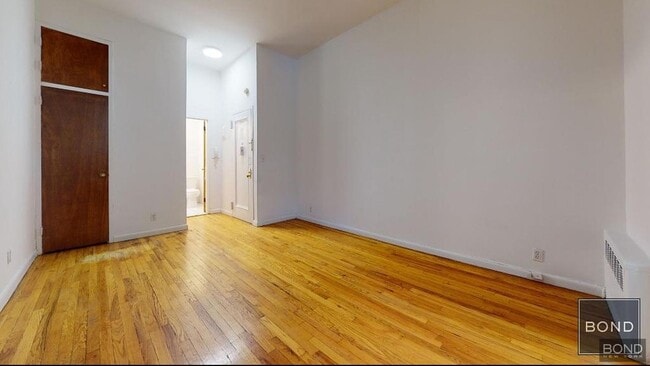 Building Photo - 313 E 85th St