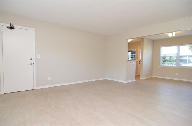 Foto del edificio - 606 12th Ave NE