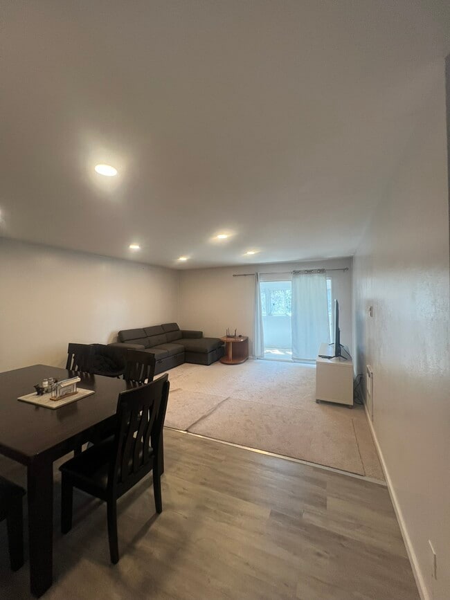 Building Photo - 3344 Sandy Way