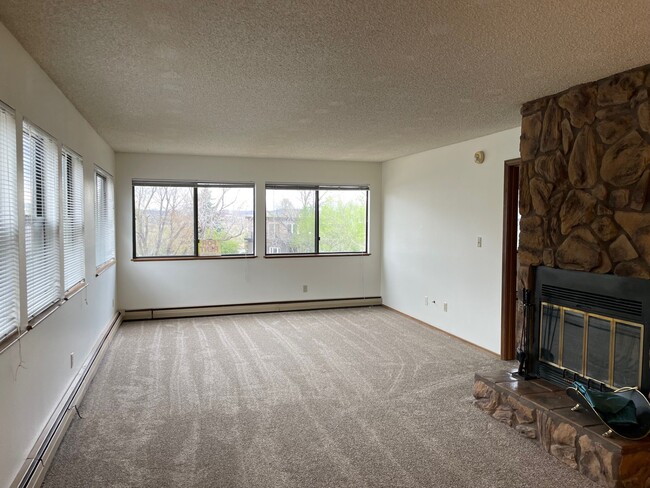Great Room with Fireplace & views - 21 El Sereno Dr