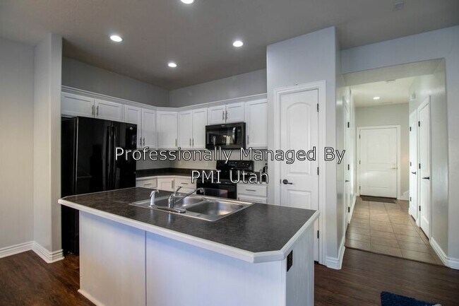 Building Photo - 282 S 910 W