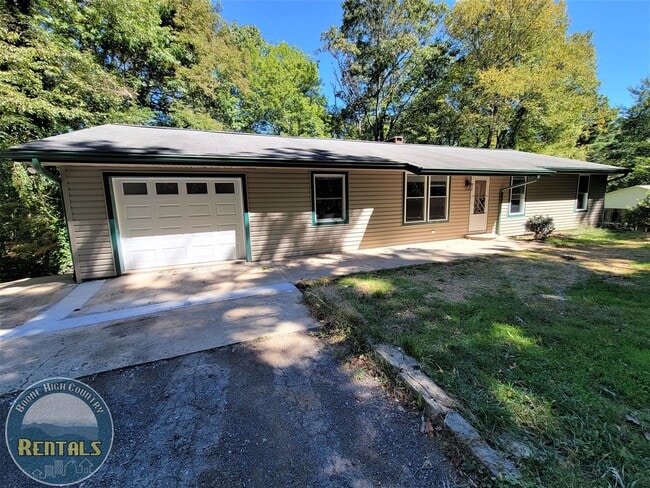 Photo - 733 Forest Hills Dr House