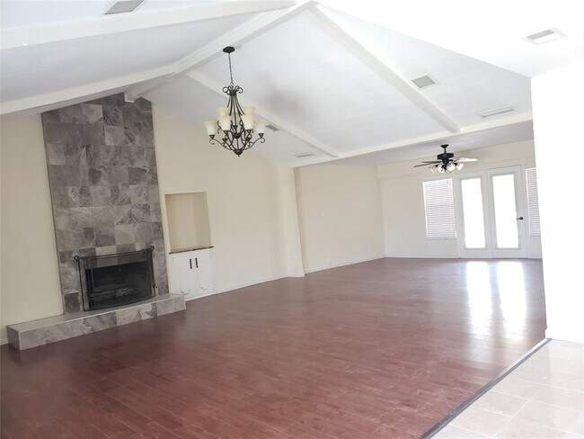 Building Photo - 2304 Meadow Creek Dr