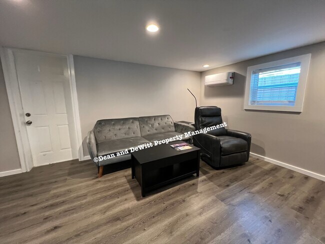 Foto del edificio - 1 Bed/1 Bath - Unit 1