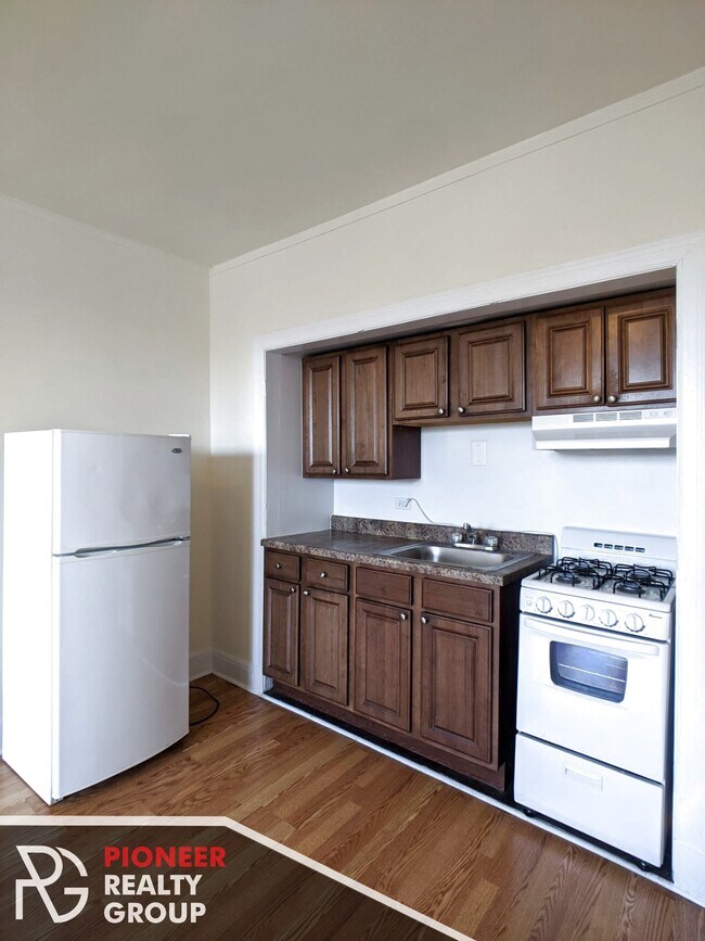Foto del edificio - 3327 W Diversey Ave