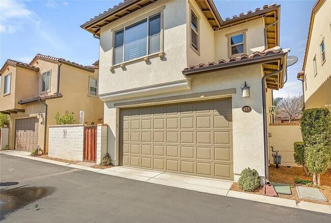 Building Photo - 418 Vista Dr