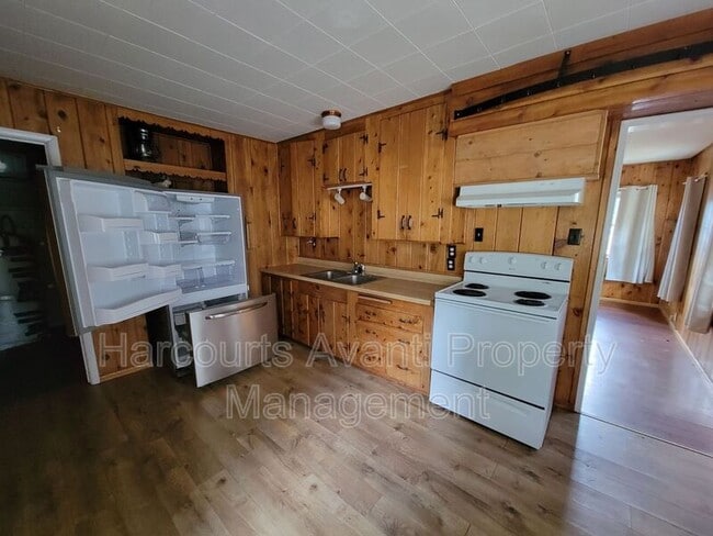 Building Photo - 1701 Old Mammoth Rd