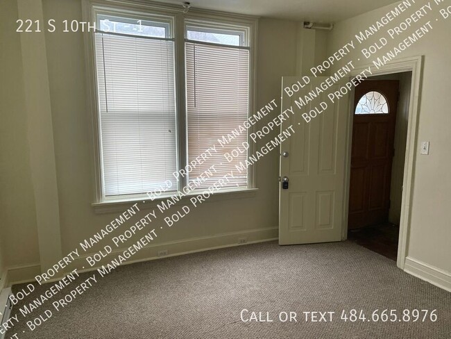 Foto del edificio - 221 S 10th St
