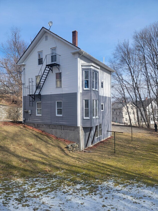 111 Vose St Unit Apt 3, Woonsocket, RI 02895 Apartments in Woonsocket