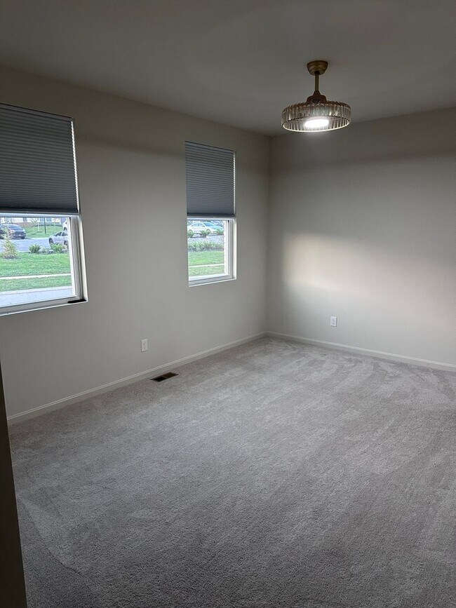 Foto del edificio - Spacious 5BR House in Louisville