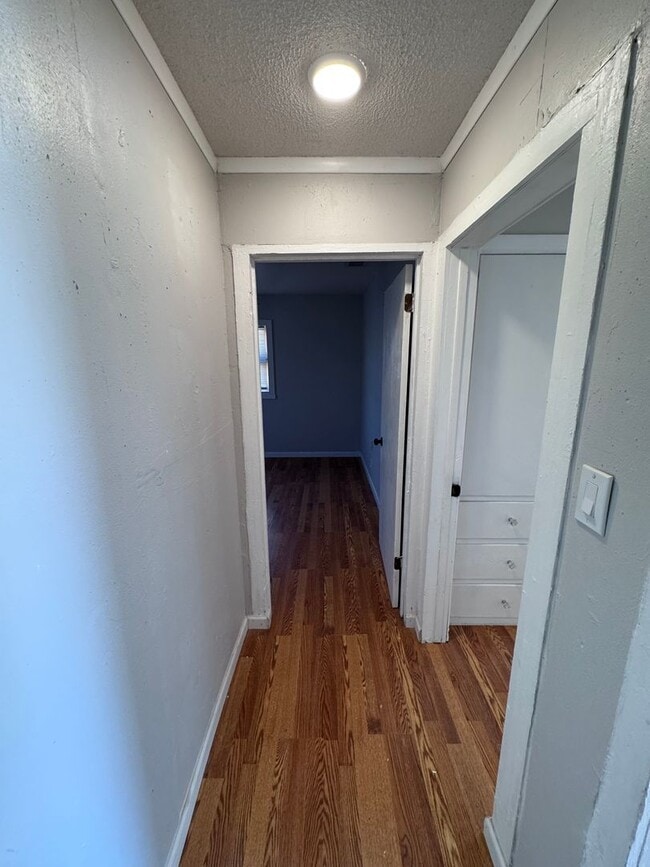 Building Photo - Just off 50th and I-27/ Newly Renovated-MOVE IN SPECIAL!!