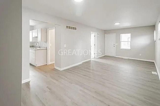 Foto del edificio - 2835 N Hanley Rd