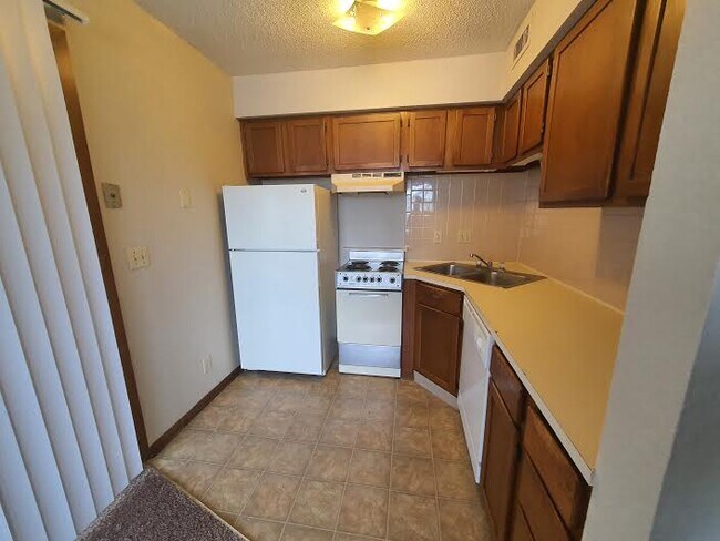 Foto del edificio - 526 W Zimmerly St