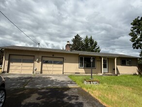 Building Photo - 495 S 13th St
