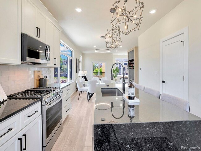 Building Photo - 741 Smart Town Dr