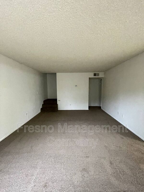 Building Photo - 655 W Ashlan Ave