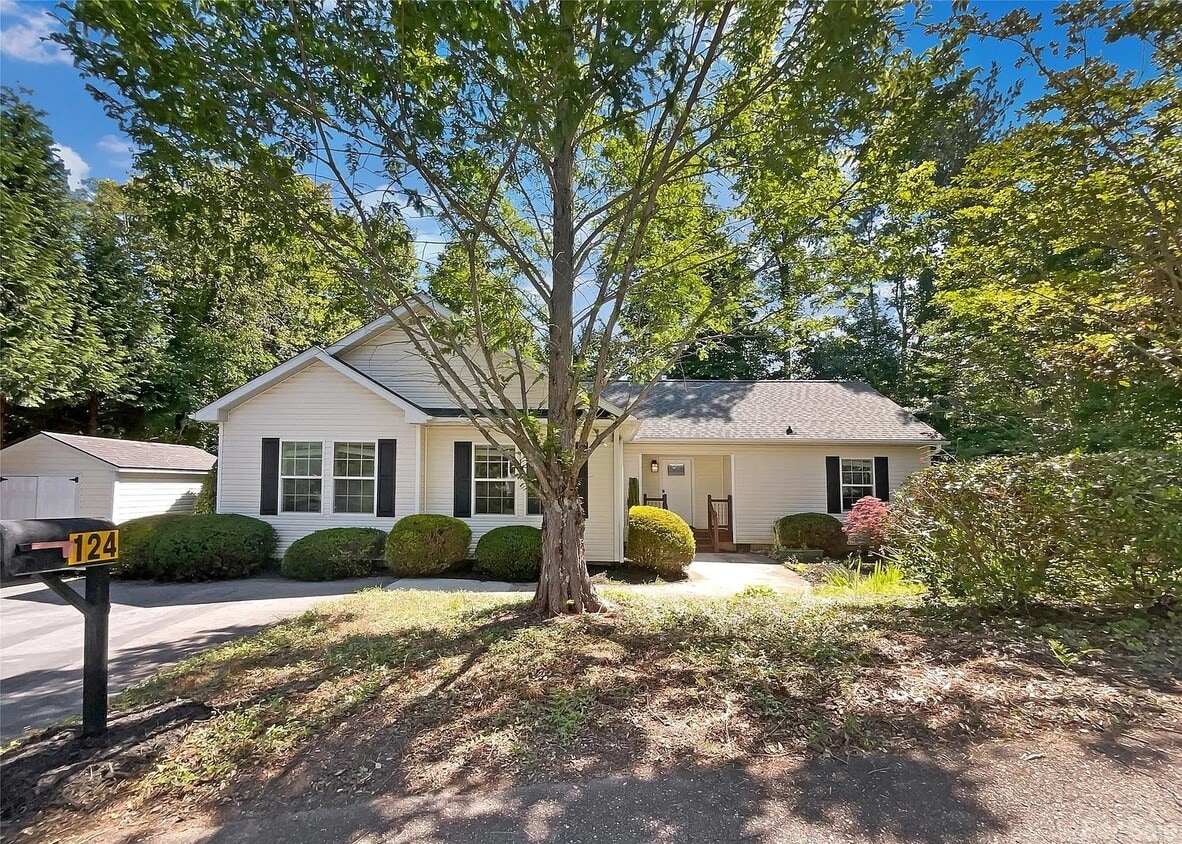 Primary Photo - 124 Wilde Brook Dr
