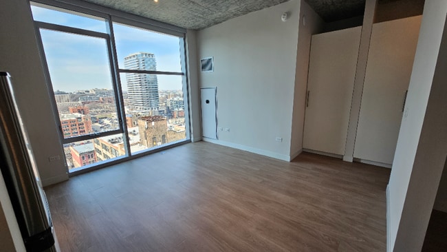 Photo - 208 W Chicago Ave Apartment