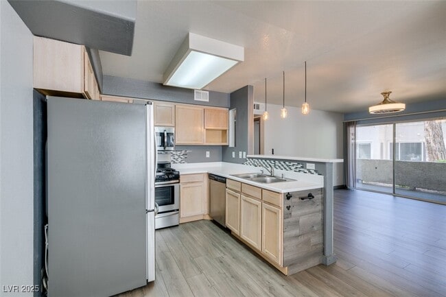 Building Photo - 3168 Tarpon Dr