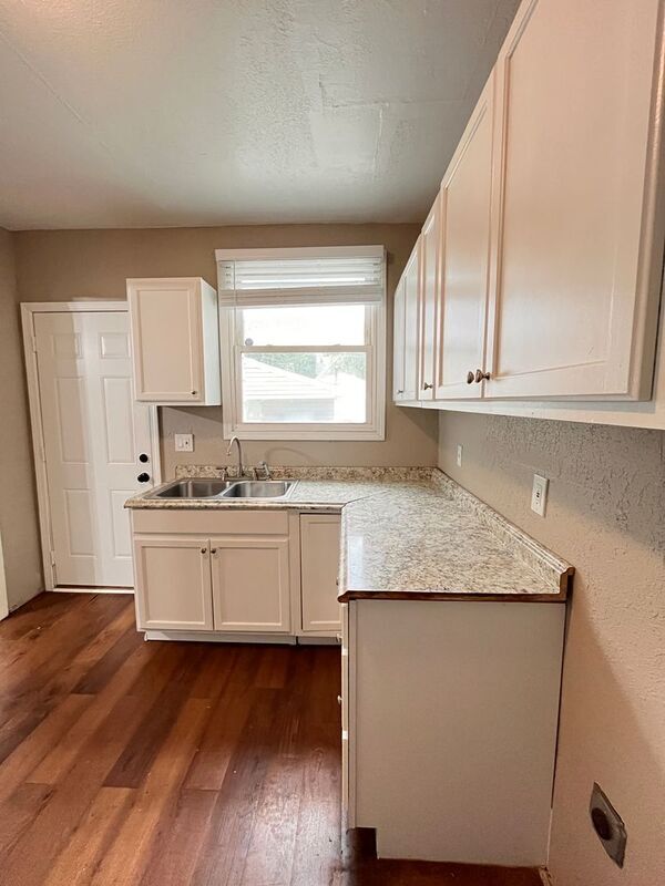 Building Photo - 4029 Fairview Dr