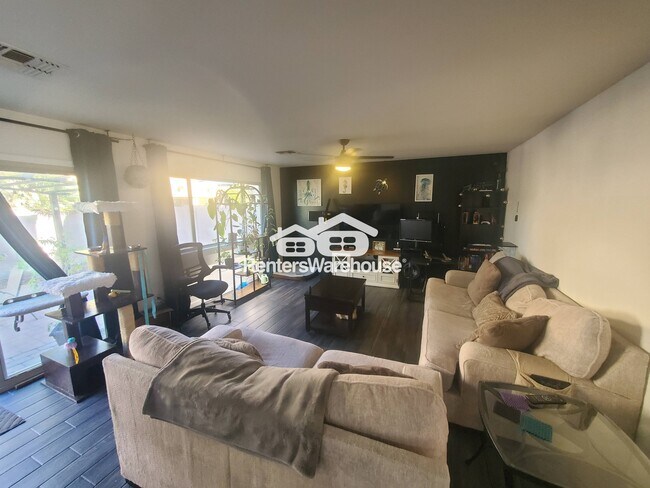 Foto del edificio - 2565 E Southern Ave