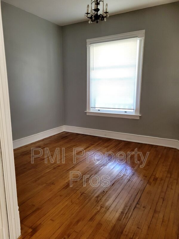 Foto del edificio - 2477 N Richards St
