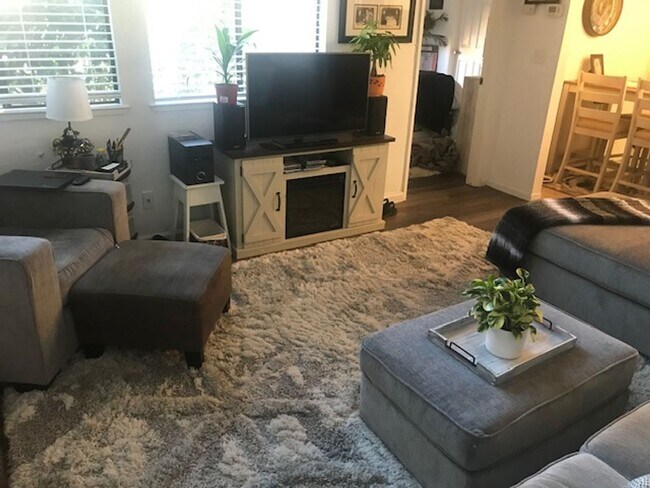 Foto del edificio - Lovely Auburn Woods 1 Bedroom 1 Bath Townhome