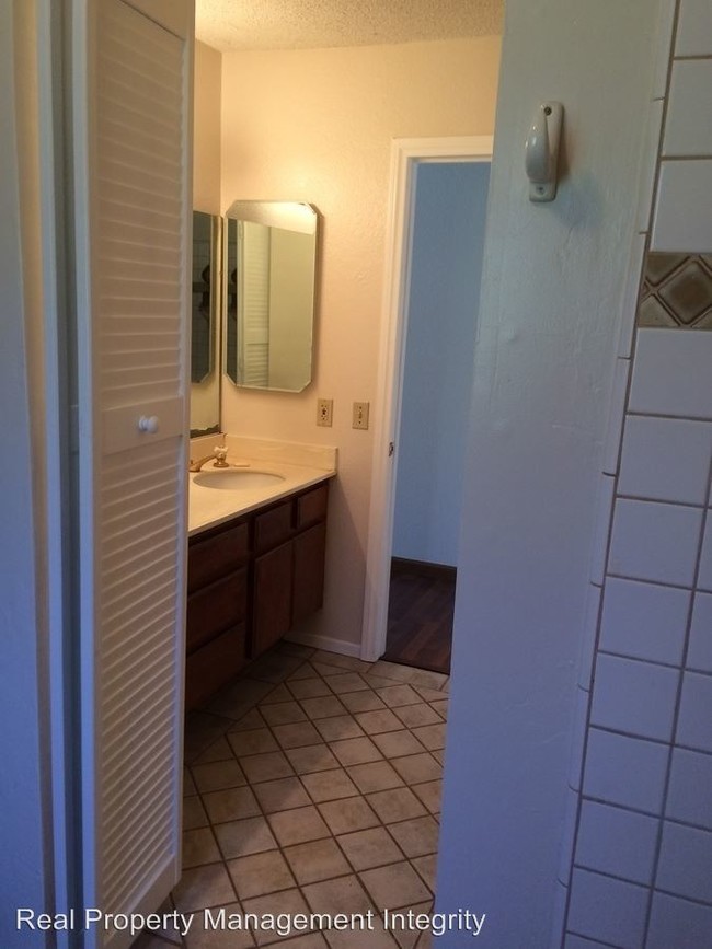 Building Photo - 1282 Brookside Ct