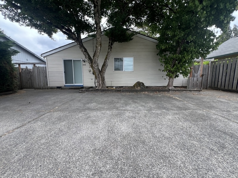 Primary Photo - 444 N 12th St