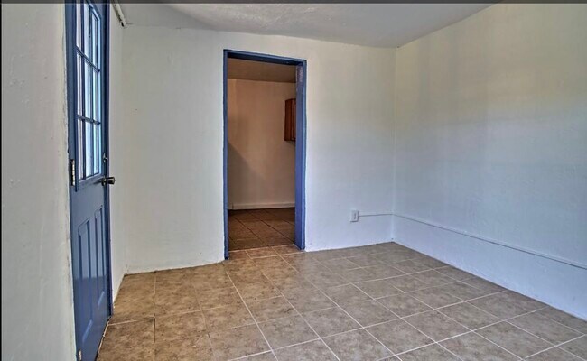 Building Photo - 1221 Summer Ave NW