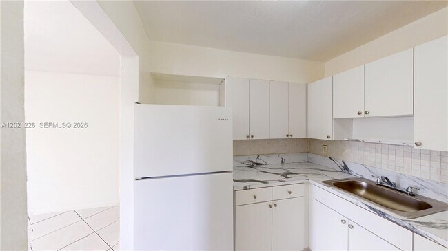 Foto del edificio - 6842 SW 15th St