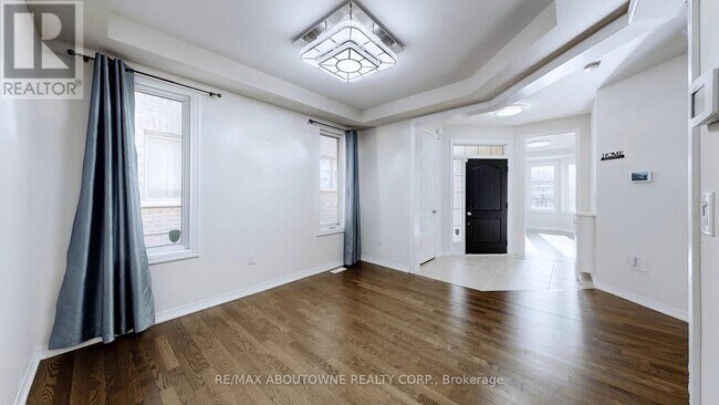 Building Photo - 273 Sixteen Mile Dr