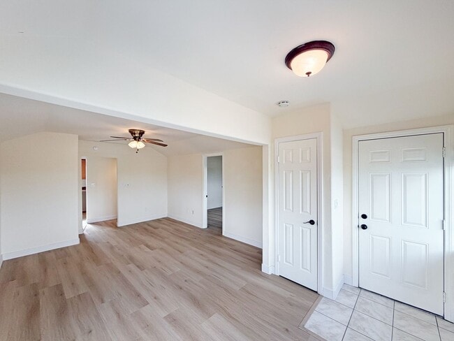 Building Photo - SD: Bright 2BD/2BA Unit in University Heights with A/C, In-Unit Laundry & 1 Reserved Parking