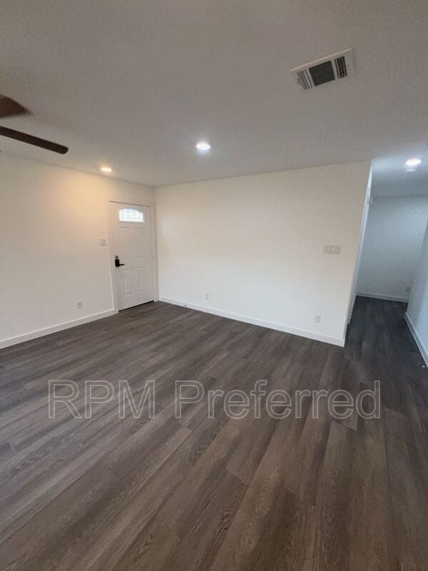 Building Photo - 6009 Wedgefield St