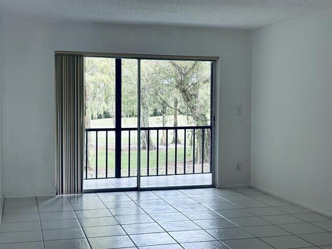 Foto del edificio - 7925 Fairview Dr