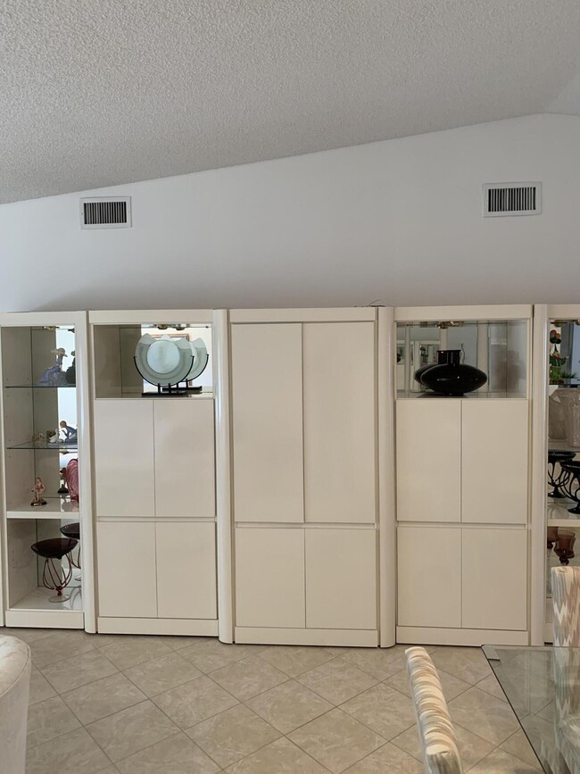 Building Photo - 6128 Kings Gate Cir