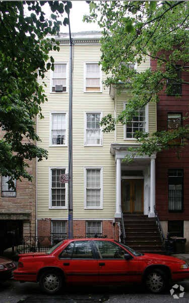 Building Photo - 137 Henry St