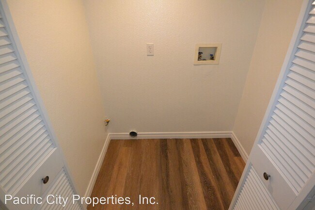 Building Photo - 3 br, 3 bath House - 12989 Hermosa Ct.