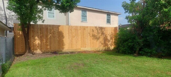 Foto del edificio - 5104 Dunlop St