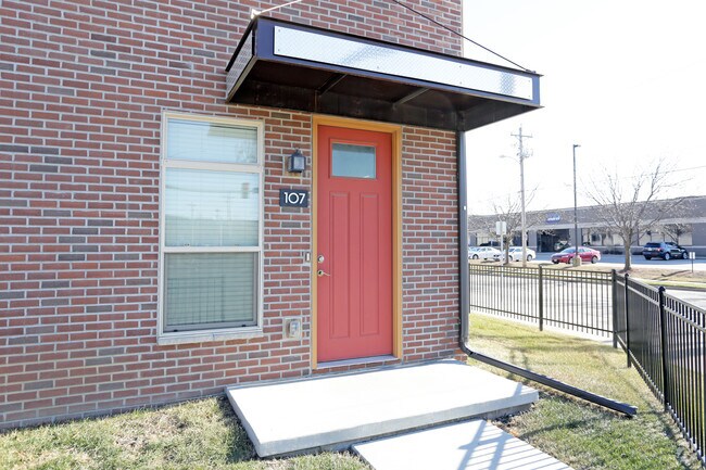 Entrada - 7th Street Brownstones