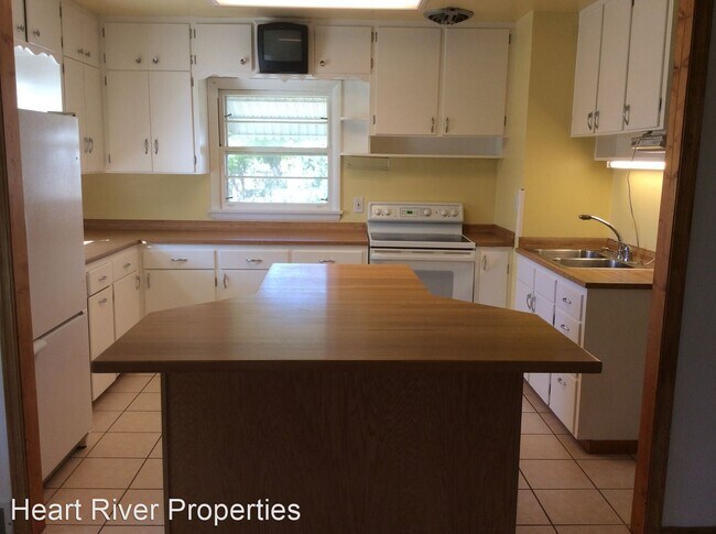 Building Photo - 3 br, 2 bath House - 504 5th St West