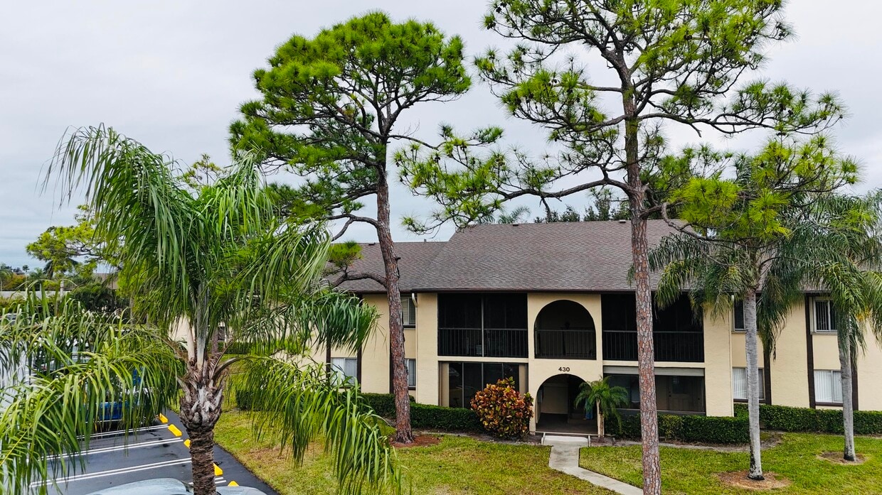 Primary Photo - 430 Pine Glen Ln