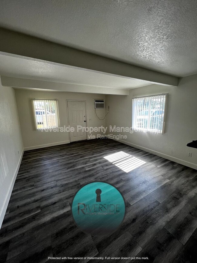 Building Photo - 1221 Villa St