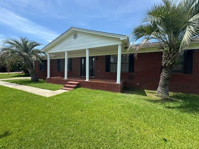 Building Photo - Gulf Breeze - Pineglade - 4 bedroom, 3 bat...
