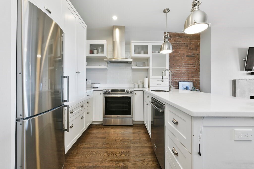 Primary Photo - 482 Beacon St
