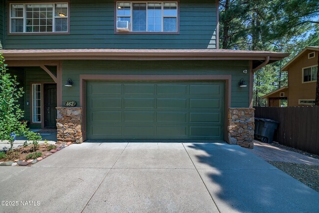 Foto del edificio - 462 E Twelve Oaks Dr