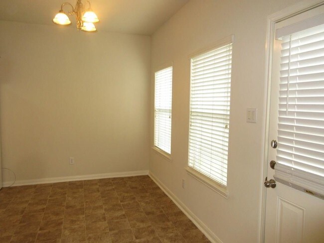 Building Photo - 6618 Albion Cresent Dr
