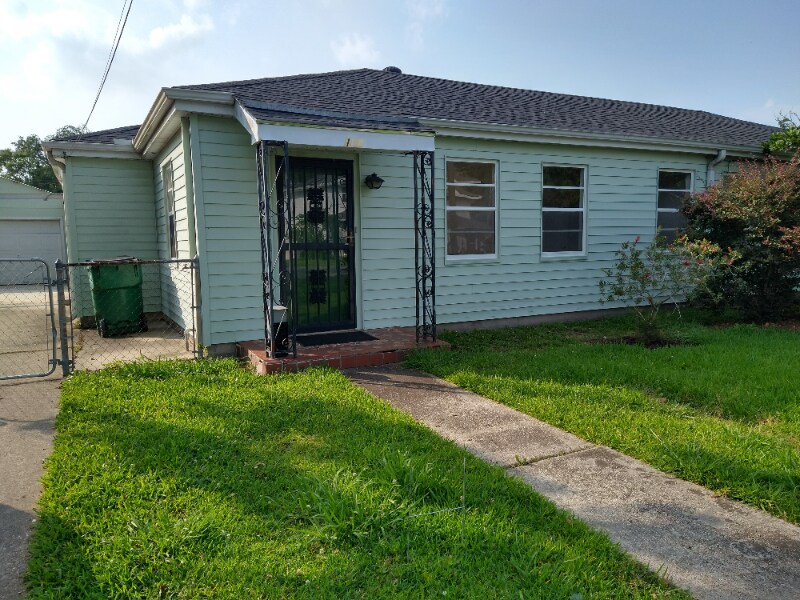 144 Colonial Heights Rd, River Ridge, LA 70123 Room for Rent in River
